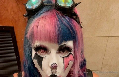 裸の女の子オンリーファンズ エロチック 写真