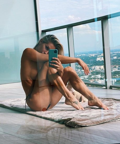 Varia Veselova ヌードスター 写真