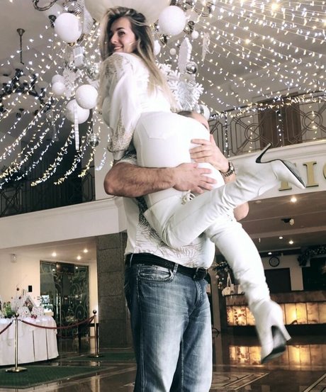 Oksana Mishyna アートモデル 画像