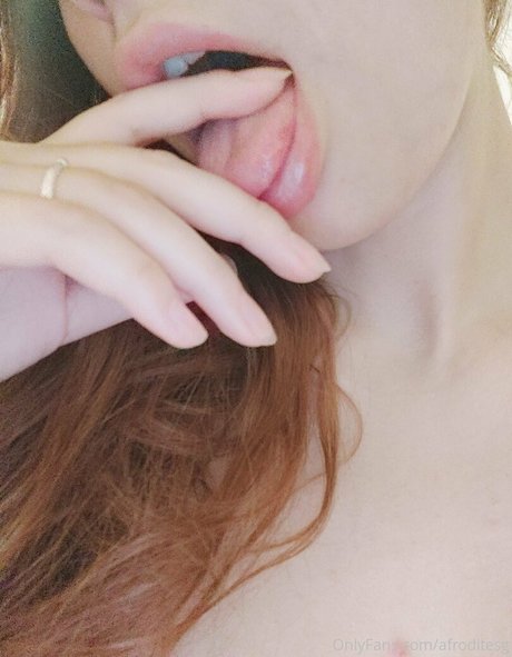 ジンジャーティーンオンリーファンズ セクシー裸 写真