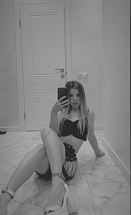 レズビアン乱交オンリーファンズ えろ 写真