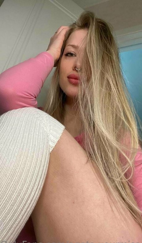 agata yourmiss エロティックなモデル 画像