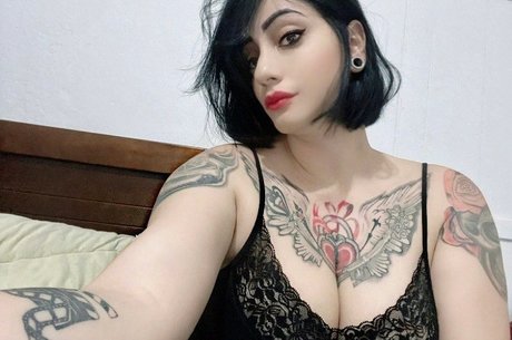 Deborah Milano ヌードモデル 画像