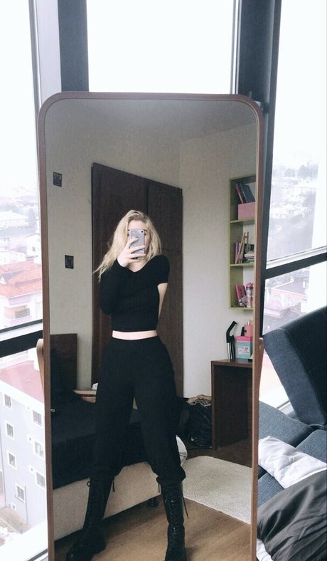 ソロフィートオンリーファン ヌード 写真