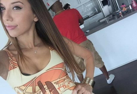 黒檀ペッギングオンリーファンズ えろた 画像