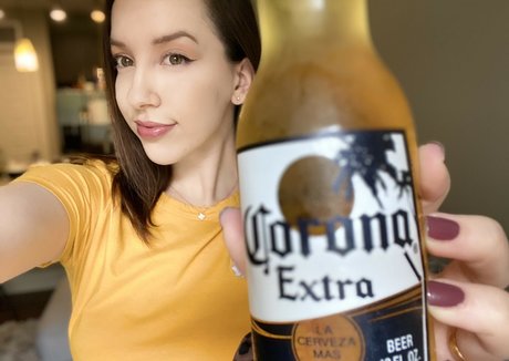 曲線美のブロンドオンリーファンズ 無料xxx 写真