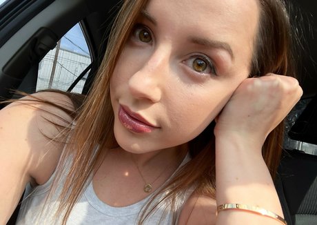 裸の女の子オンリーファンズ アートポルノ 画像