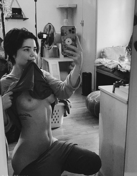 足 熟女 オンリーファンズ ヌード 画像