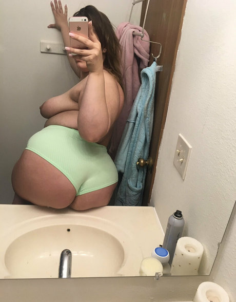 hornythickitten ヌード女優 写真