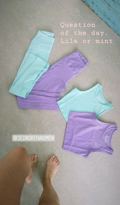 ストリップショー オンリーファンズ 無料ヌード 画像