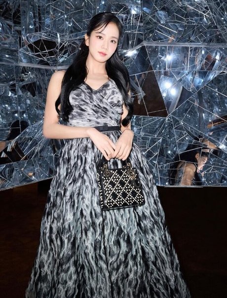 Jisoo ヌードモデル 写真