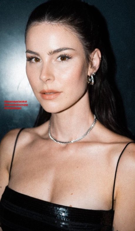 ニューハーフが男とセックスするオンリーファンズ 無料裸 写真