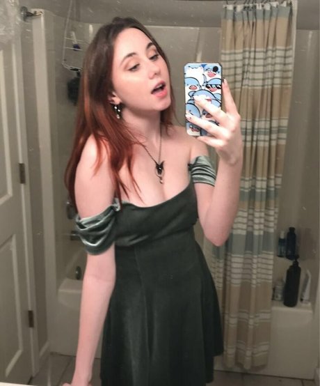 Katiebuggyboo アート女優 画像