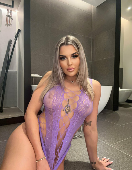 小さなおっぱいオンリーファンズ アートxxx 写真