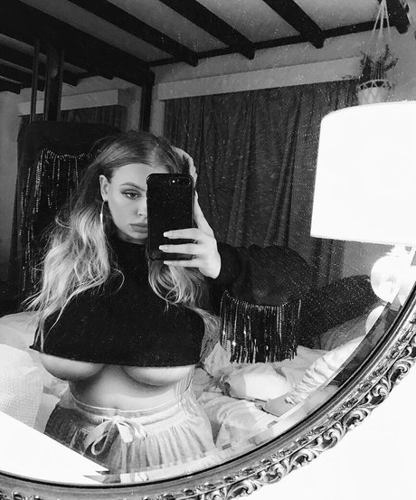 40歳のオンリーファンズ ポルノグラフィック アーカイブ