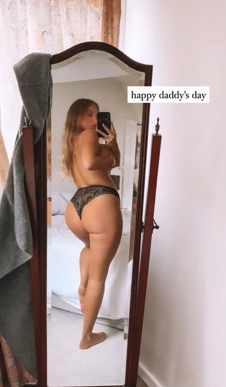 キティ・ウェット・オンリーファンズ セクシーヌード 画像