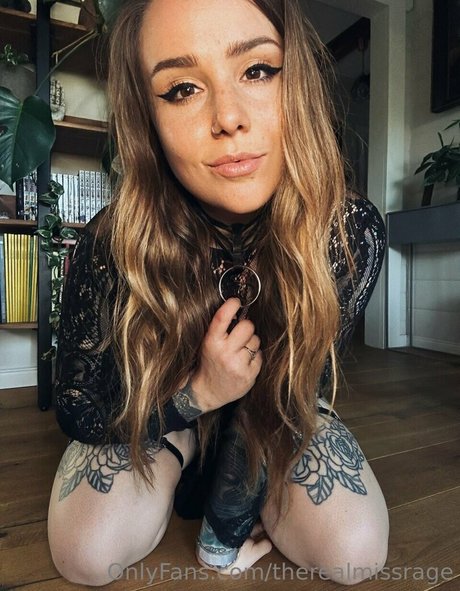 貞操帯オンリーファンズ ホットセックス 写真