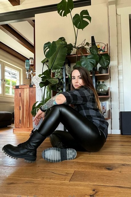 Missrage ポルノスター 写真