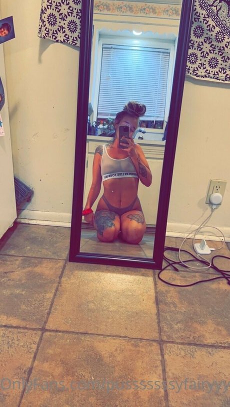 pusssssssyfairyyy アート女優 ギャラリー