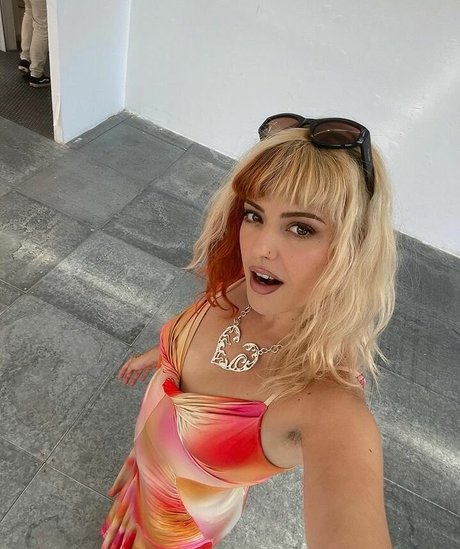 Alba Reche トップモデル 写真