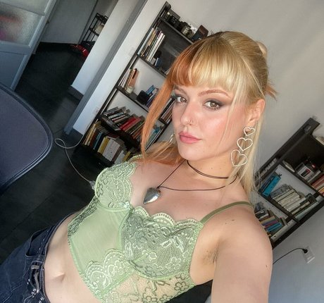 Alba Reche 裸モデル 画像