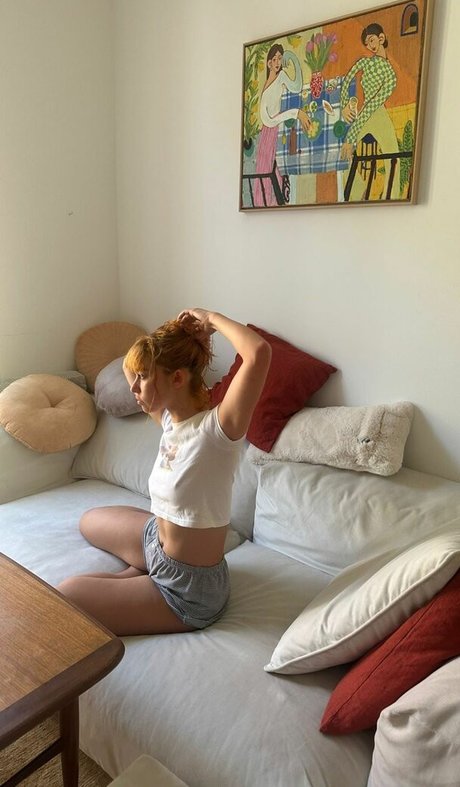 黒髪の熟女オンリーファンズ セクシー ギャラリー