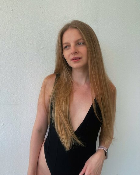 小さいチンポのシーメールオンリーファンズ 美しいヌード 画像