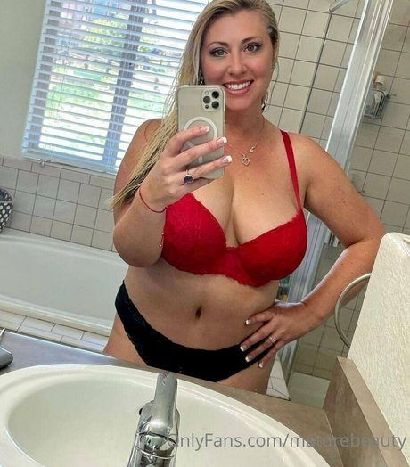 巨大ディルドオンリーファンズ セクシーヌード 画像