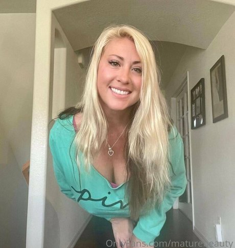 ティーンディープスロートオンリーファンズ ポルノ 画像