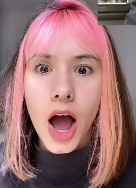 Juliakbarni ポルノスター HD ギャラリー