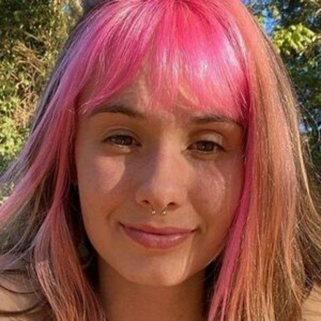 Juliakbarni 独占女優 画像