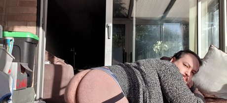 ティーンフィンガリングオンリーファンズ 無料ポルノ 画像