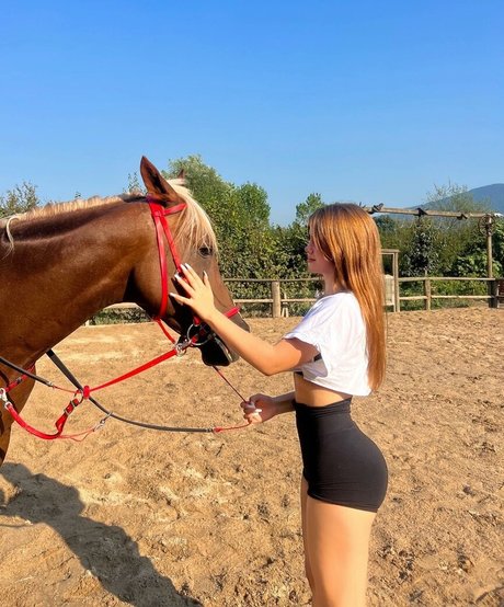 ニューハーフ アウトドア オンリーファンズ 限定 写真