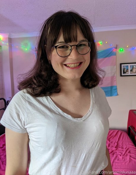 artemislunaaa ヌードスター 写真