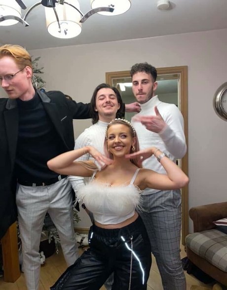 黒人ティーンオンリーファンズ セクシー 写真