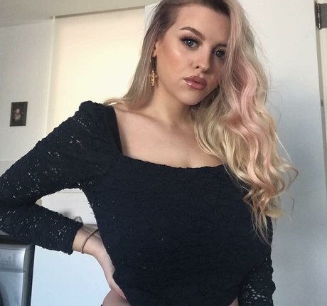 アジア人ギルフオンリーファンズ アダルト 写真