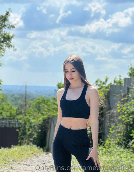 little lisa アダルトモデル 写真