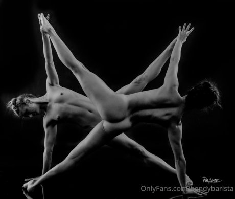 Bendy エロティックモデル 写真