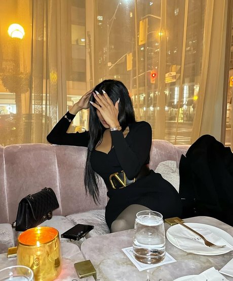 レズビアン乱交オンリーファンズ エロチック ギャラリー