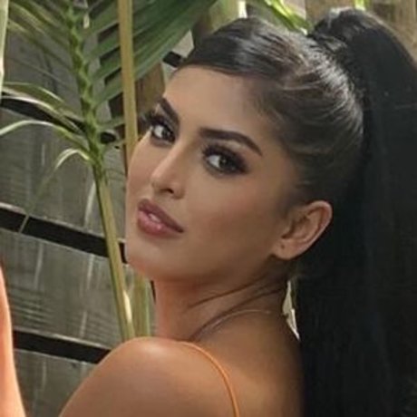 ジムガールズオンリーファンズ アート裸 写真