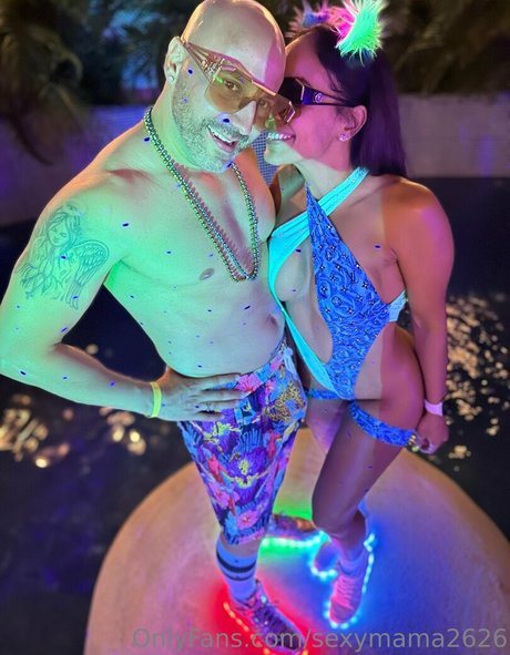 柔軟なティーンオンリーファン ヌード 写真