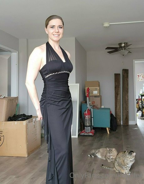 コスプレ フェムボーイ オンリーファンズ ポルノ 写真