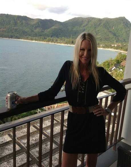 熟女 2P オンリーファンズ アート裸 画像