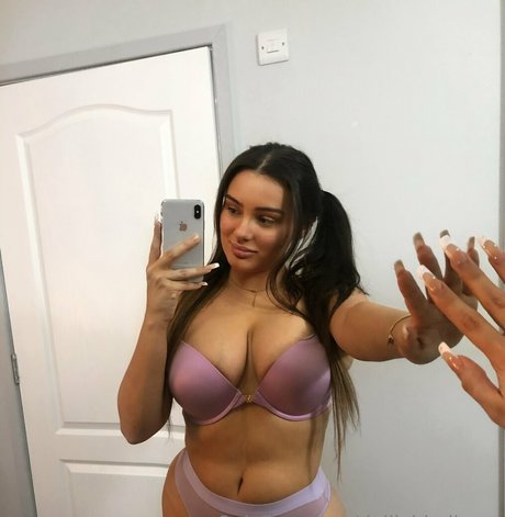 delilahbellerae xxxスター 画像