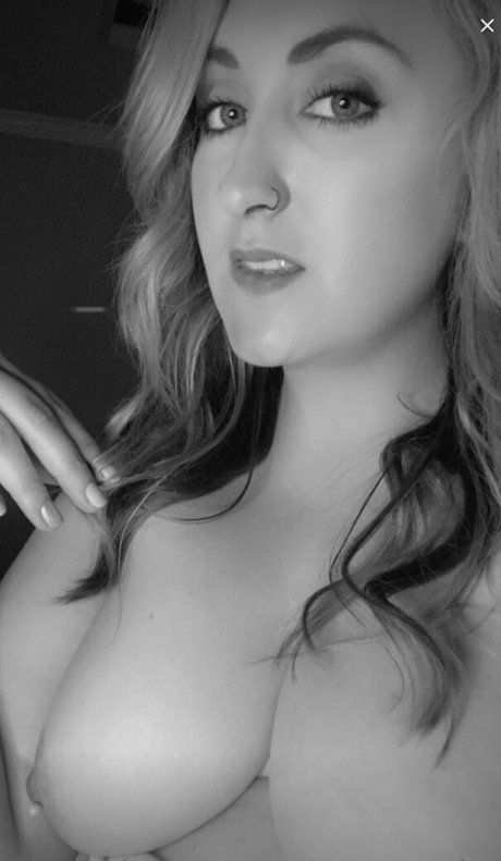 巨乳ストリップオンリーファンズ アートヌード 写真