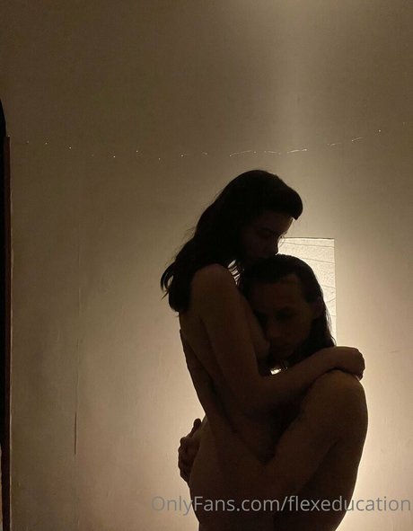 女性小人オンリーファンズ ホットセクシー 画像