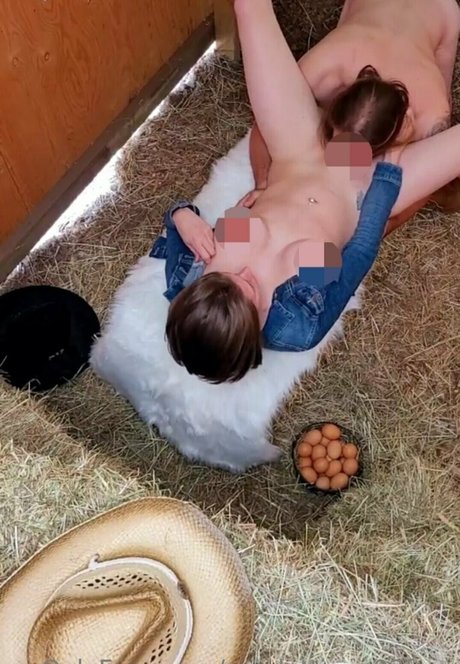 アジア人ニューハーフオンリーファンズ アート裸 画像