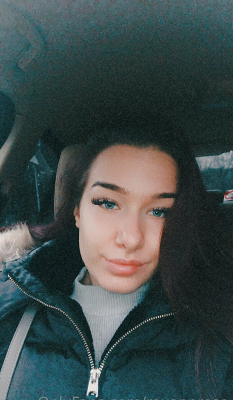 フラットオンリーファン ホット 写真