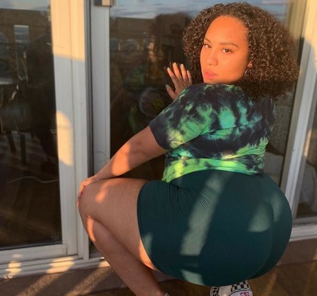 ミラーセルフィーオンリーファンズ 美しいポルノ 画像