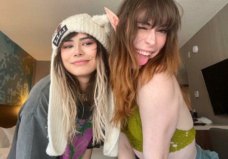 Aria Faye スター 裸 写真